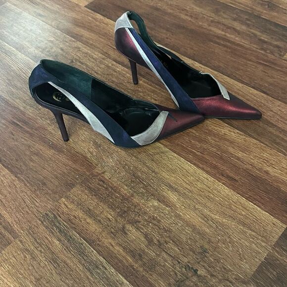 Elegant Red and Black Women's Heels - Picture 3 of 8